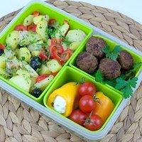 Bento nr. 678 kartoffelsalat mit hackbällchen.