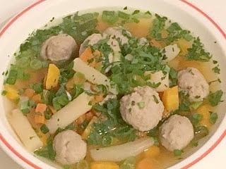 Schwarzwurzel-Möhrensuppe mit Kalbfleischbällchen