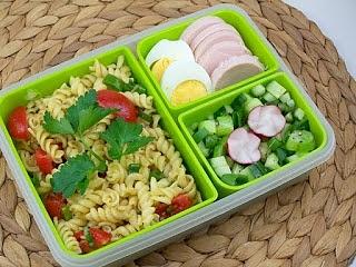 Bento nummer 673 mit nudelsalat