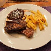 Kudu in Ceshew - Nusssoße und Pommes