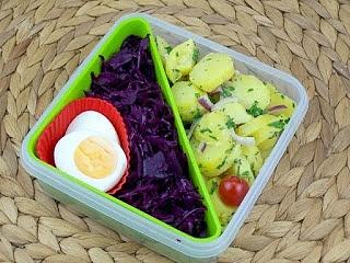 Bento mit Kartoffelsalat und Ei