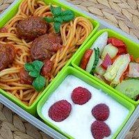 Bento nr. 650 nudeln mit fleischbällchen.