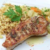 Kalbskotelett mit Frühlingsgemüse und Bulgur