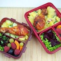 Bento nr. 634 kartoffelsalat mit hähnchenkeule.