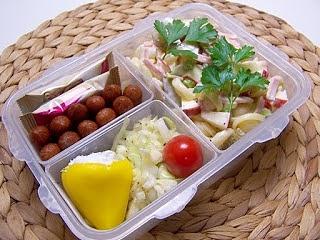 Fruchtiger nudelsalat mit bento-nummer 589