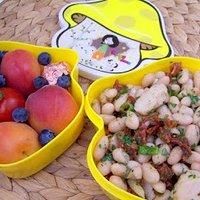 Bento nr. 434 weißer bohnensalat mit hühnchen.