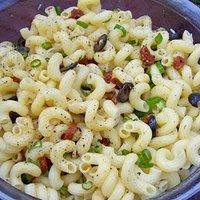 Mediterraner Nudelsalat
