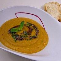 Türkische Linsensuppe mit Sumak