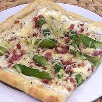 Spargel-Flammkuchen