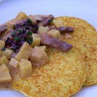 Kartoffelpuffer mit Pastinakengeschnetzelten