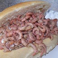 Wieder ein Krabbenbrötchen in Greetsiel