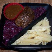 Bento nr. 227 roulade mit rotkraut und nudeln.