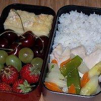 Bento nr. 186 hühnchen mit marinierten gemüse.