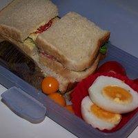Bento nr. 183 käse-salami-sandwich.