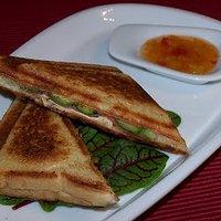 Spargeltoast mit geräucherter Entenbrust