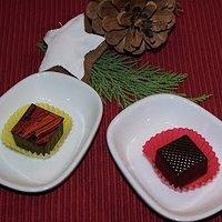 Praline vom roten Weinbergpfirsich und Kirschmarzipan-Pralinen