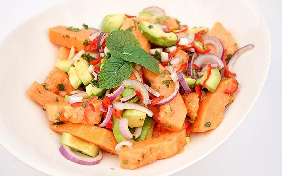 Papaya-Avocado Salat mit Limetten-Minz-Dressing