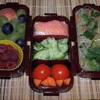 Bento nr. 87 glasnudel-algen-salat mit lachs.