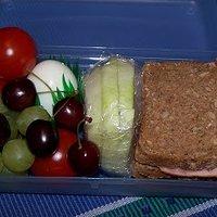 Bento nr. 47 dinkelbrot mit bierschinken.