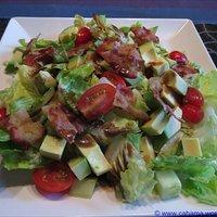 Bunter Romanasalat mit Balsamico-Zitronen-Dressing
