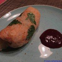 Kokos-Ingwer-Pfannkuchen mit pikanter Hähnchenfüllung
