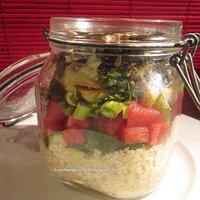 Schichtsalat aus wassermelone, bulgur und halloumi