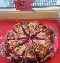 Rote-Bete-Tarte mit Feta und Thymian