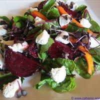 Rote beete salat mit ziegenfrischkäse