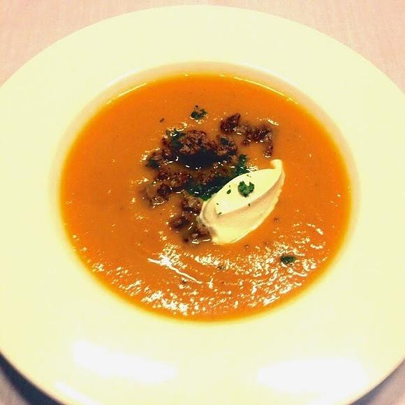 Süßkartoffelsuppe mit Hackfleisch