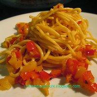 Nudeln / spaghetti in paprikasauce