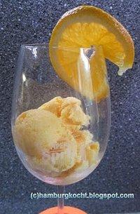 Orangen-aperol-eis oder aperol spritz zum löffeln