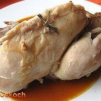 Hähnchen im salzteig mit sauce und salat