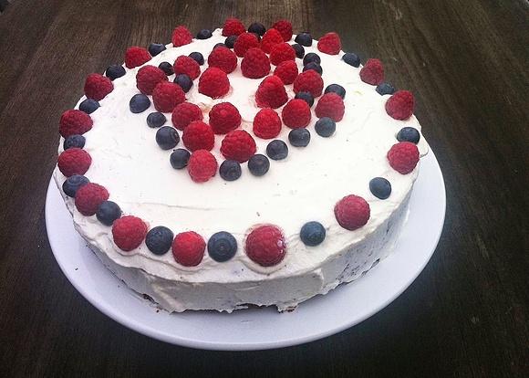 Schokoladen-Beeren-Torte zum Geburtstag
