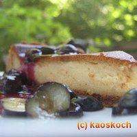 Holunderblüten-Käsekuchen mit Bickbeeren