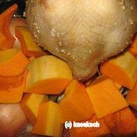 Zitronenhuhn mit Butternuss-Kürbis und Zwiebeln