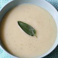 Blumenkohlsuppe mit Salbei