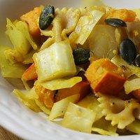 Nudeln mit Kürbis und Weißkohl