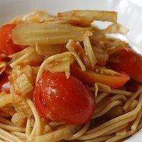 Nudeln mit Fenchel und Tomaten