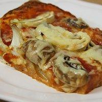 Pizza mit Käseboden