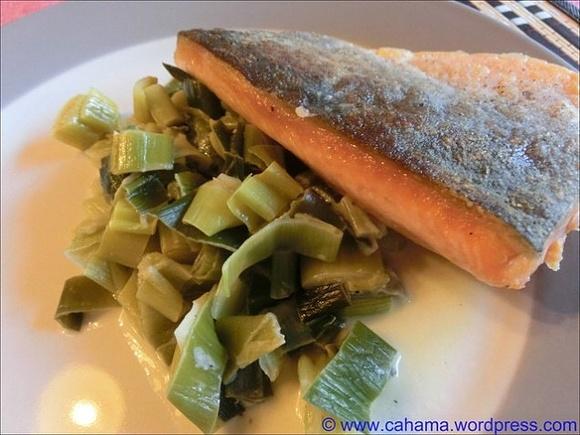 Saiblingsfilet auf der Haut gebraten