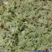 Krautsalat mit Speck und Kräutern