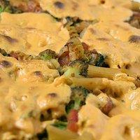 Schneller veganer Bolognese-Auflauf mit Brokkoli