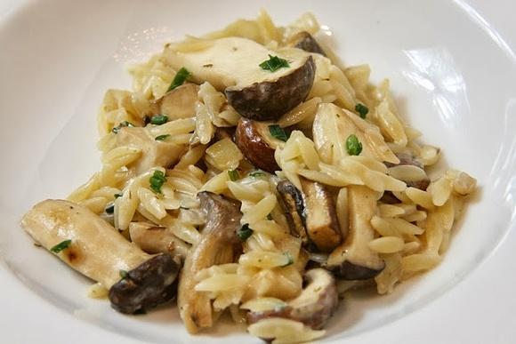 Pilz-Kritharakipfanne
