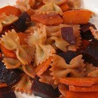Nudeln mit Kürbis und roter Bete