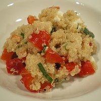 Quinoasalat mit Kräutern und Feta