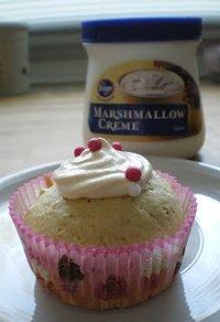 Gefüllte Marshmallow Fluff-Cupcakes