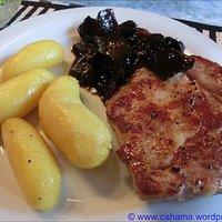 Kalbsrückensteak mit Balsamico-Zwiebeln
