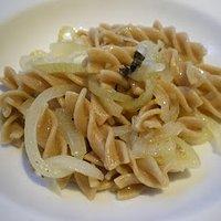 Nudeln mit Zwiebel-Thymian-Sauce