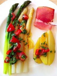 Spargel mit Tomaten-Rucola-Vinaigrette
