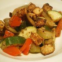 Gemüsepfanne mit scharfem Sesamtofu
